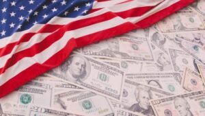 US Dollar Falls to Four-Year Low Despite Trump Optimistic Remark