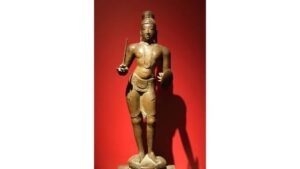 16th century saint Thirumanakai Alvar statue